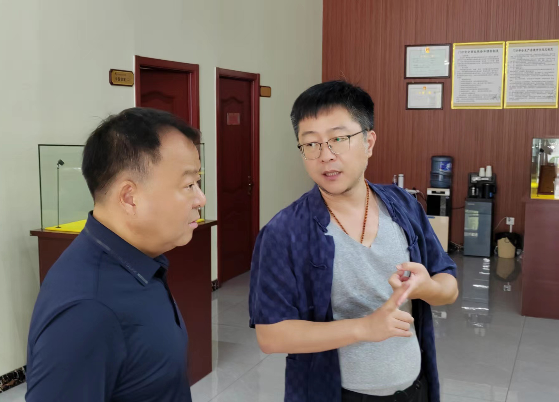 苗姑娘食品有限公司董事长何庆洪来公司考察